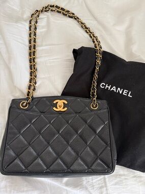 Chanel quilted shoulder handbag